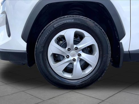 Used 2021 Toyota RAV4 LE FWD image 11
