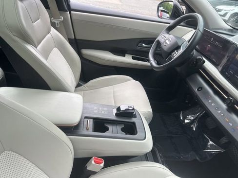 Used 2023 Nissan Ariya FWD image 18