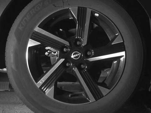 Used 2025 Nissan Sentra SV FWD image 15