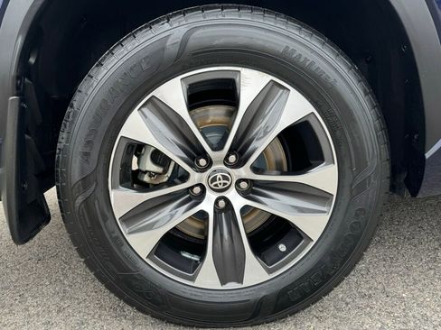 Used 2022 Toyota Highlander XLE image 12