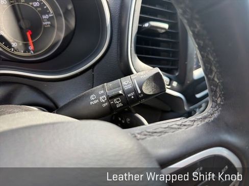 Used 2022 Jeep Cherokee Latitude w/ Sun & Sound Group AWD/4WD image 37