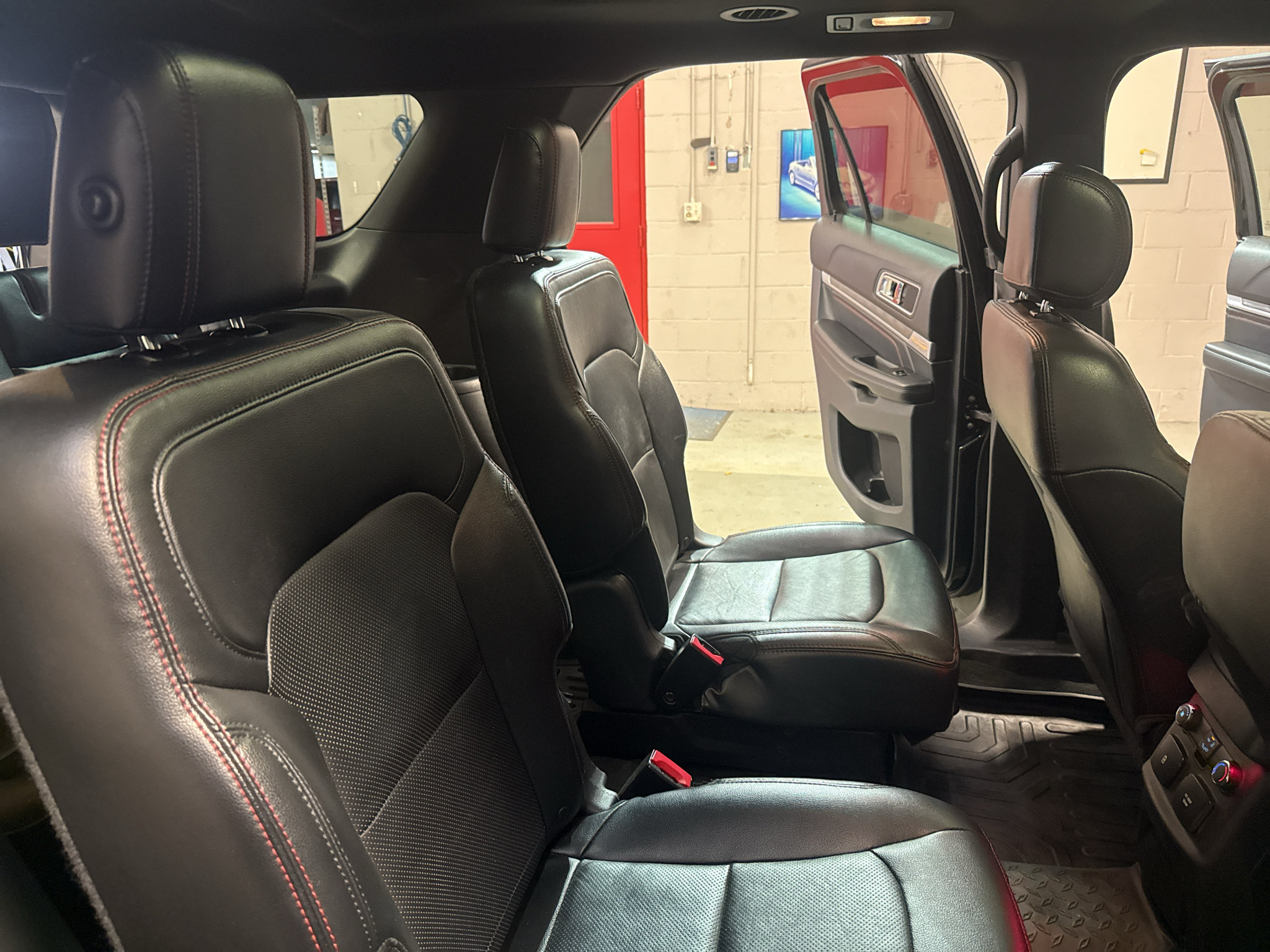 Used 2016 Ford Explorer Sport w/ Equipment Group 401A AWD/4WD image 28