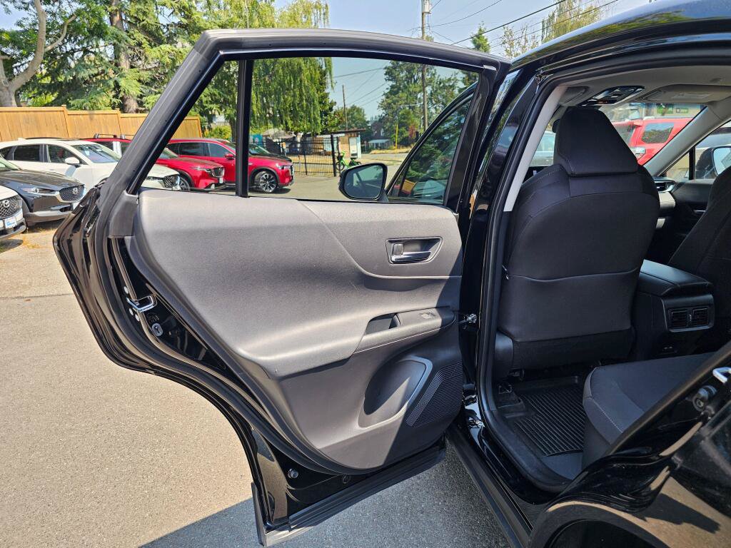Used 2023 Toyota Venza LE AWD/4WD image 16