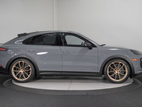 Used 2025 Porsche Cayenne Turbo GT AWD/4WD image 8
