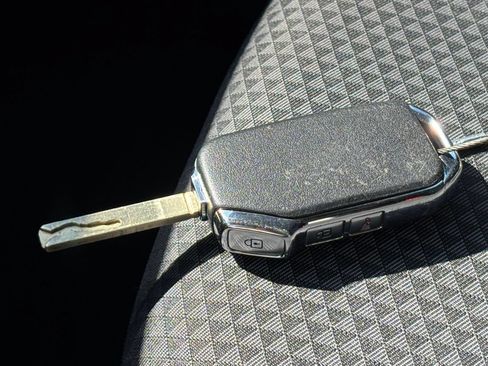 Used 2025 Kia Soul LX w/ LX Technology Package FWD image 21