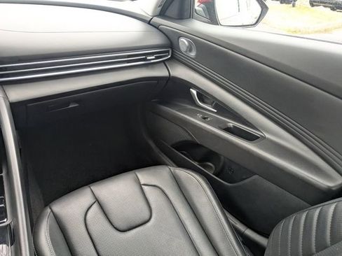 Used 2024 Hyundai Elantra Limited image 15