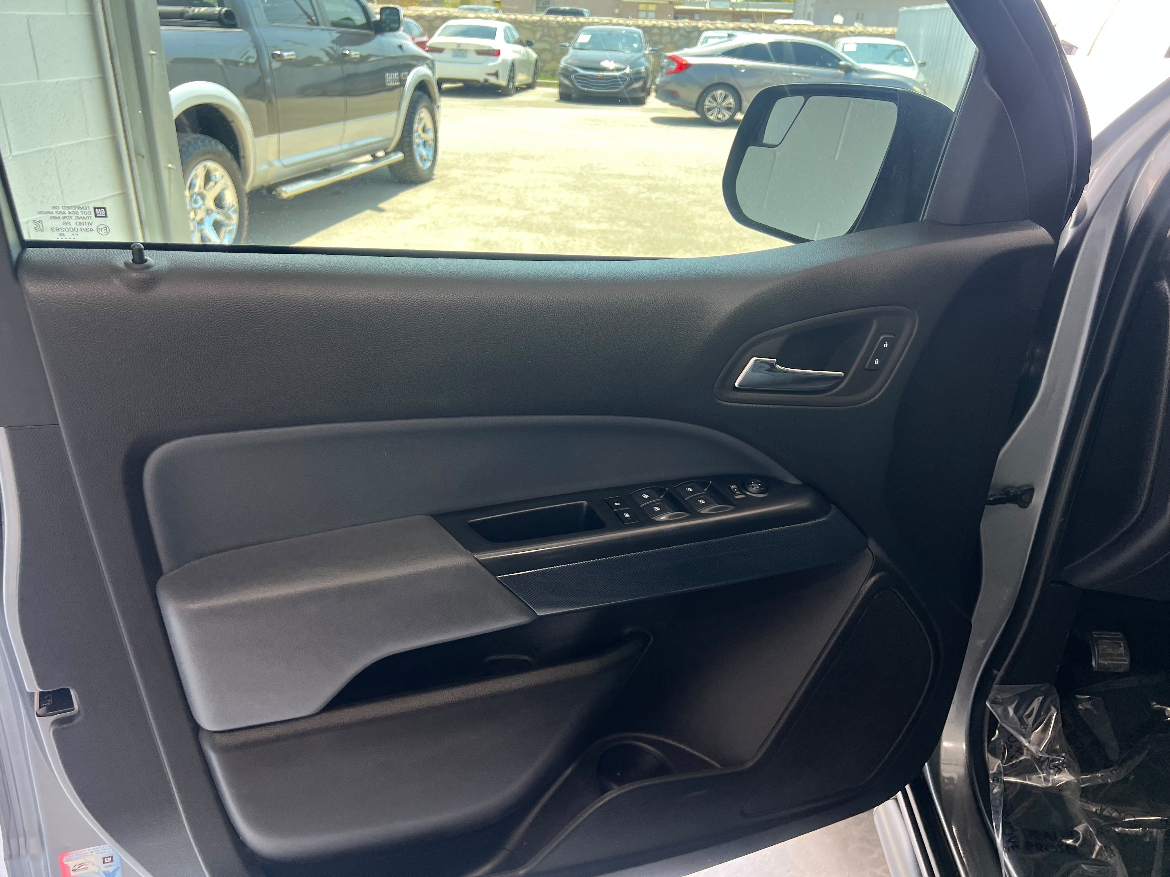 Used 2022 Chevrolet Colorado Z71 AWD/4WD image 11