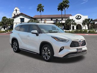 Used 2022 Toyota Highlander XLE FWD video 1