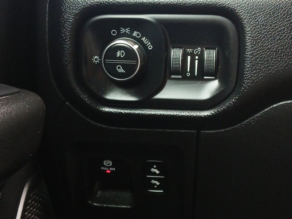 Used 2019 RAM 1500 Big Horn AWD/4WD image 12