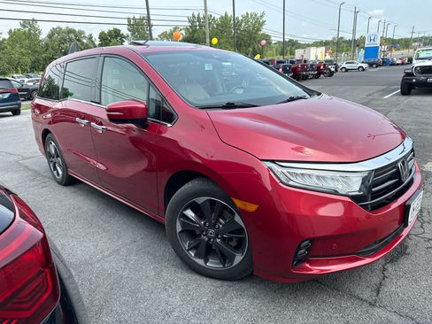 Used 2024 Honda Odyssey Elite image 2