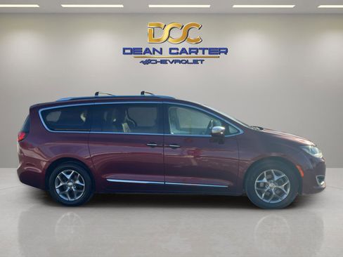 Used 2017 Chrysler Pacifica Limited image 6