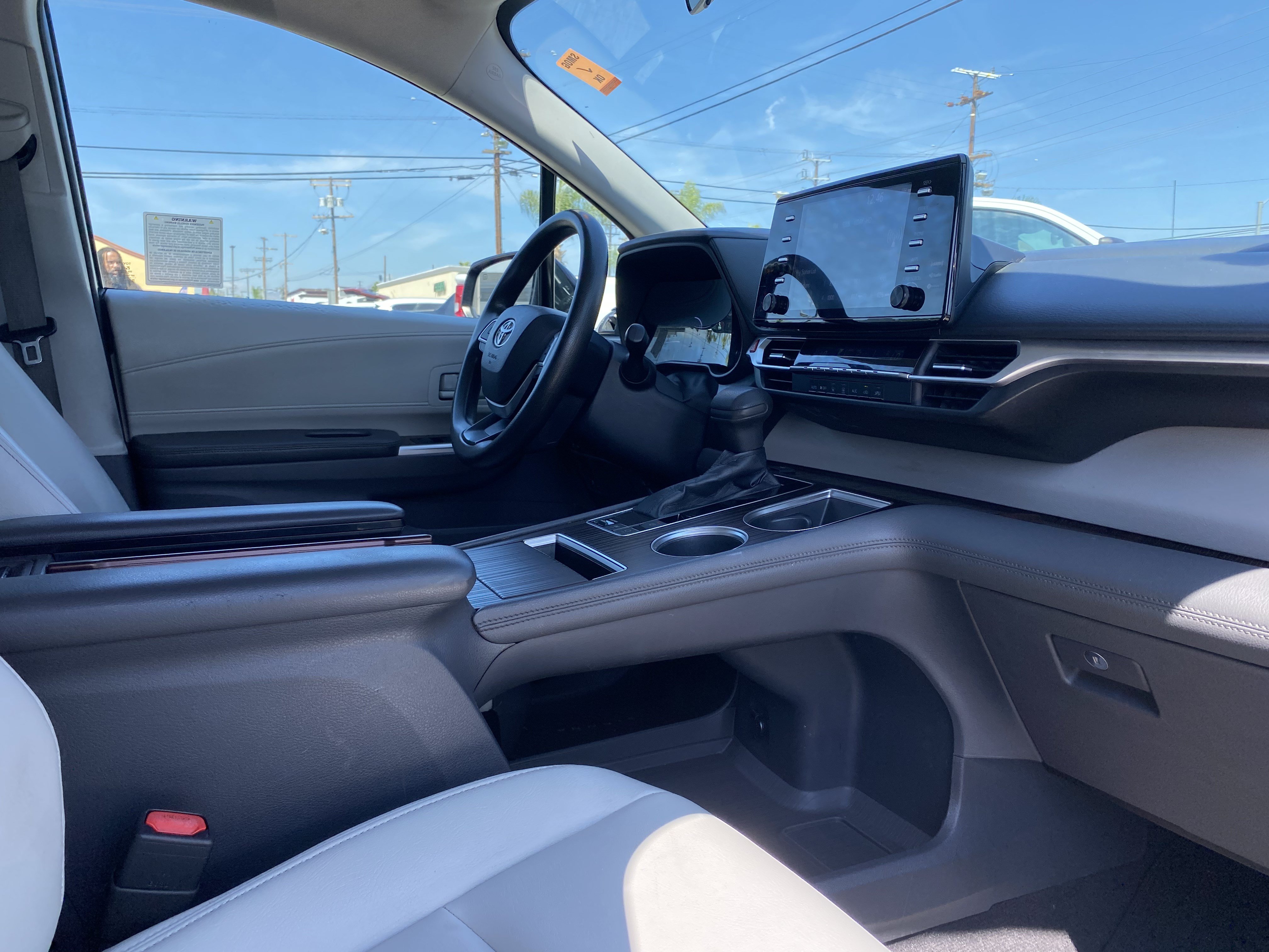 Used 2021 Toyota Sienna LE FWD image 28