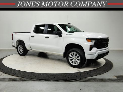 Used 2022 Chevrolet Silverado 1500 Custom w/ LPO, Dark Essentials Package AWD/4WD image 1