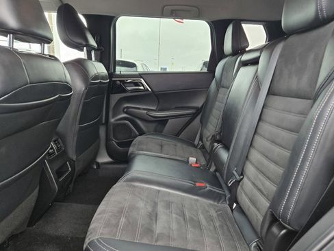 Used 2022 Mitsubishi Outlander SE image 27