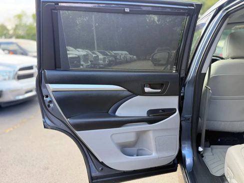 Used 2014 Toyota Highlander XLE AWD/4WD image 24