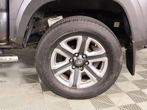 Used 2016 Toyota Tacoma Limited w/ Towing Package image 20