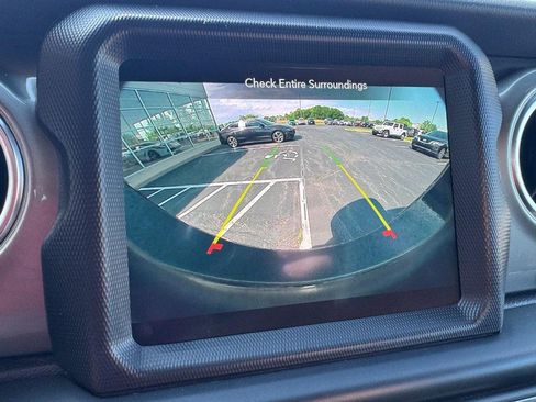 Used 2022 Jeep Wrangler Unlimited Sahara w/ Cold Weather Group AWD/4WD image 22