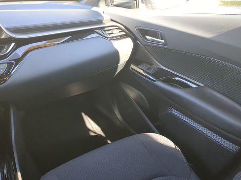 Used 2019 Toyota C-HR XLE image 24