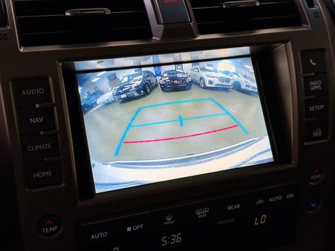 Used 2015 Lexus GX 460 w/ Premium Package image 32