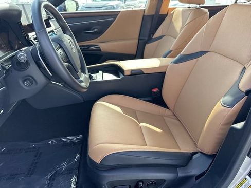 Used 2025 Lexus ES 350 w/ Premium Package FWD image 11