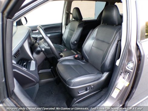 Used 2015 Toyota Sienna SE image 17
