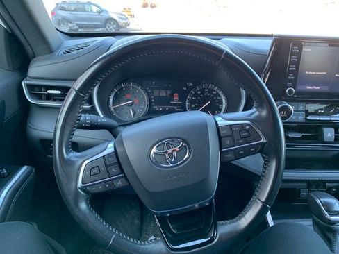 Used 2021 Toyota Highlander XSE image 17