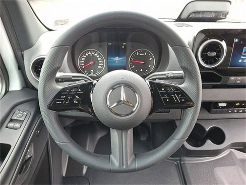 Used 2025 Mercedes-Benz Sprinter 2500 image 11