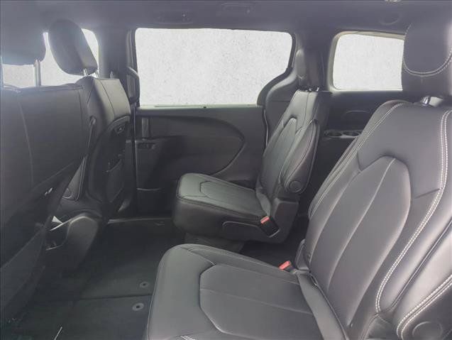 New 2026 Chrysler Pacifica Select FWD image 16