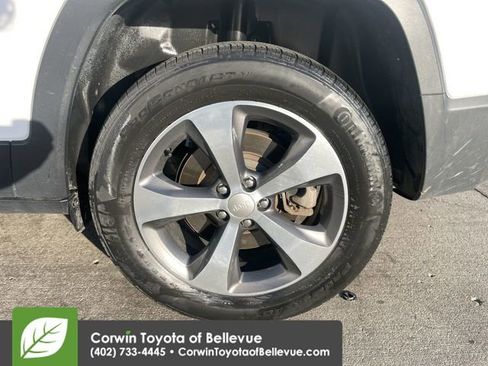 Used 2020 Jeep Cherokee Limited image 24