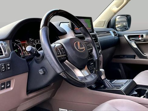 Used 2022 Lexus GX 460 Luxury w/ Sport Design Package AWD/4WD image 18