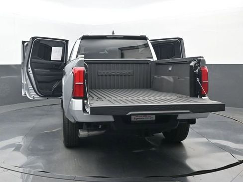 Used 2025 Toyota Tacoma SR5 image 33
