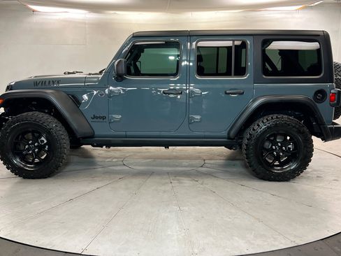 Used 2025 Jeep Wrangler Unlimited Sport AWD/4WD image 2