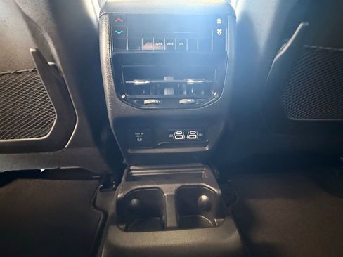 Used 2025 Jeep Grand Cherokee L Altitude image 25