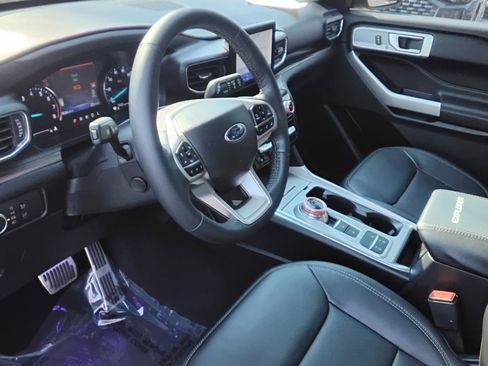 Used 2022 Ford Explorer Limited w/ Equipment Group 301A image 16