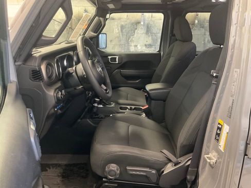 Used 2023 Jeep Wrangler Unlimited image 13