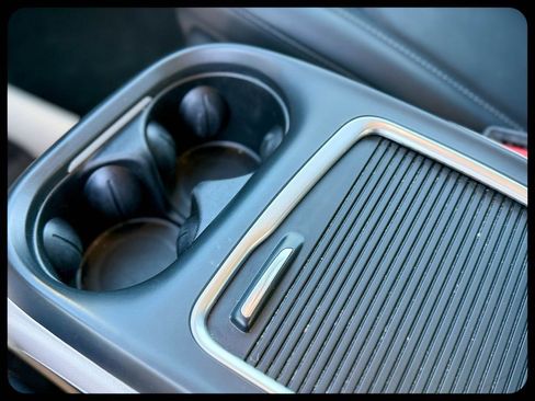 Used 2024 Chrysler Pacifica Touring-L image 37