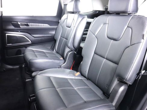 Used 2024 Kia Telluride EX w/ EX Captain's Chair Package FWD image 34