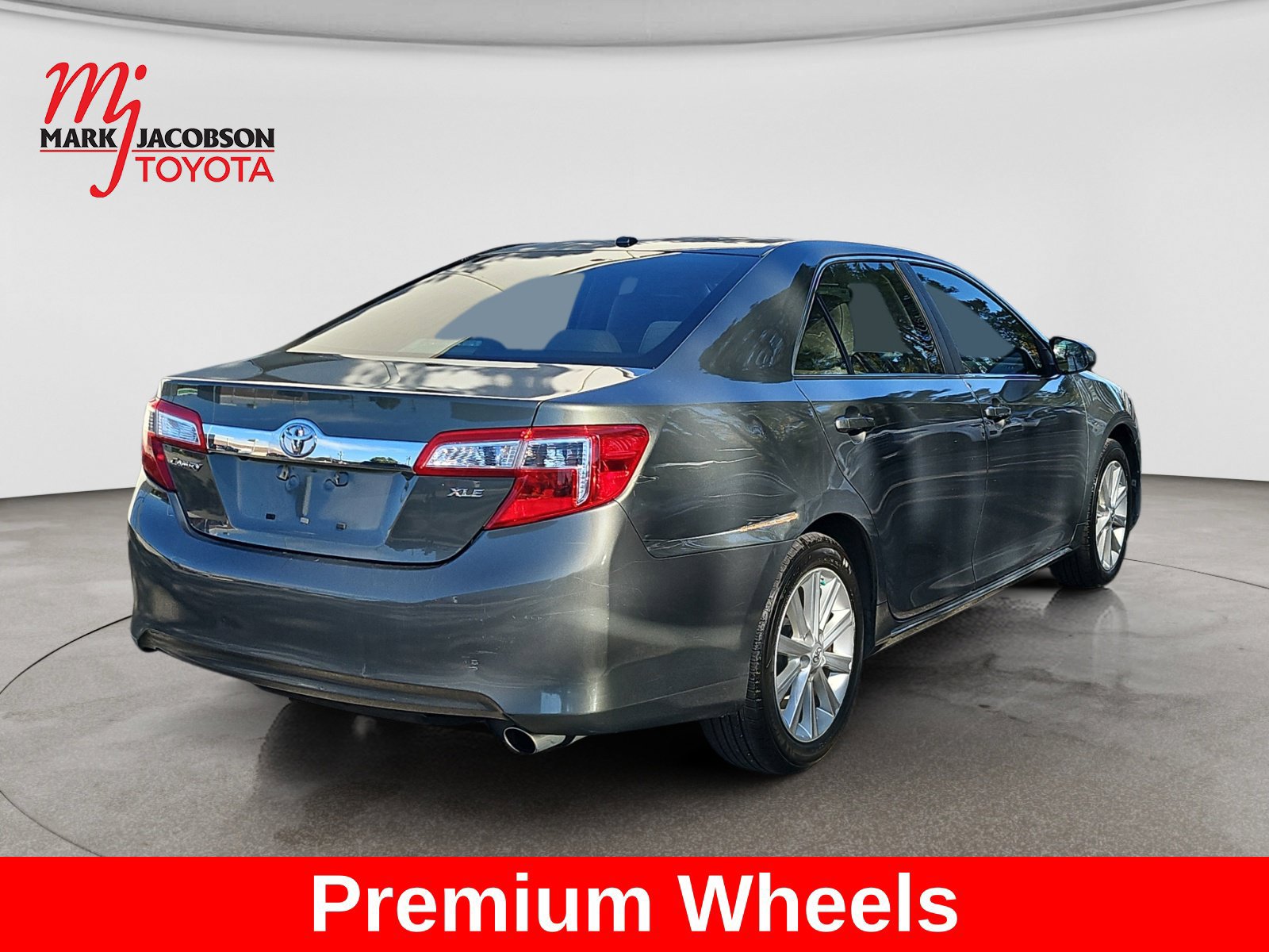Used 2012 Toyota Camry XLE w/ Leather Pkg FWD image 8