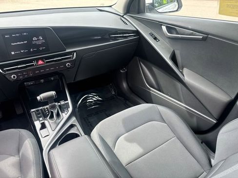 Used 2023 Kia Niro LX image 22