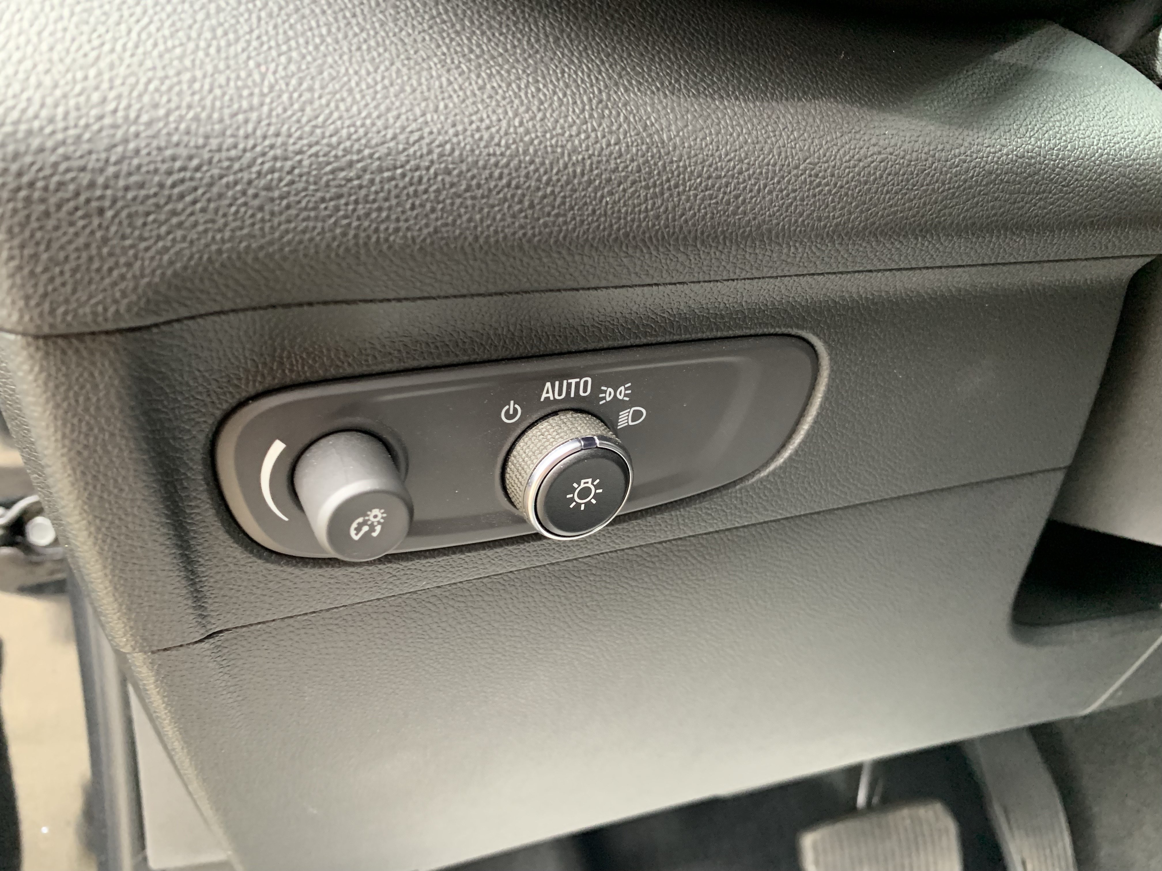 Used 2023 Buick Envision Preferred FWD image 17