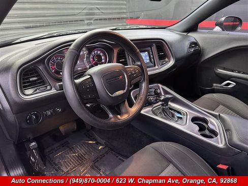 Used 2015 Dodge Challenger SXT RWD image 11