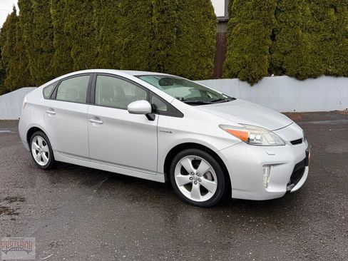 Used 2015 Toyota Prius Five w/ Advanced Technology Package image 1