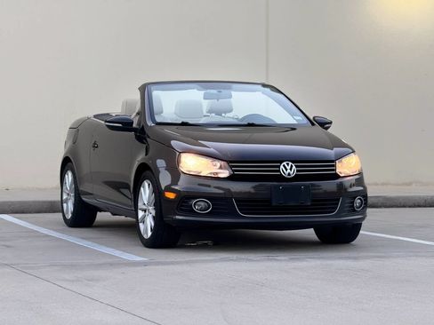 Used 2013 Volkswagen Eos Komfort FWD image 2