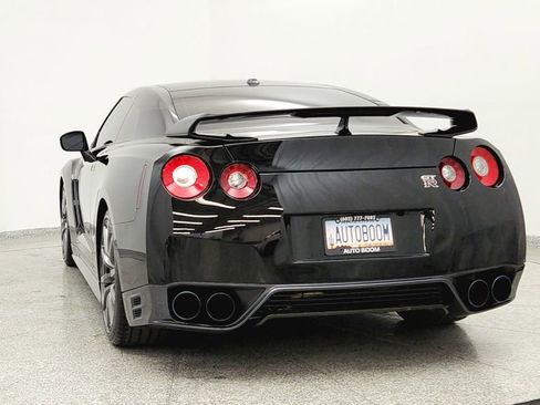 Used 2014 Nissan GT-R Premium image 4
