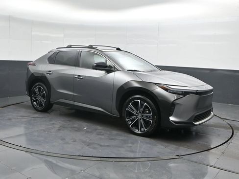Used 2024 Toyota bZ4X Limited image 4