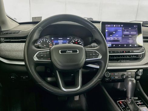 Used 2022 Jeep Compass Latitude w/ Sun and Sound Group AWD/4WD image 18