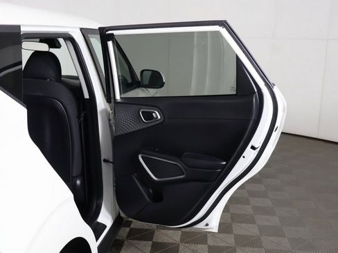 Used 2023 Kia Soul LX w/ LX Technology Package FWD image 19