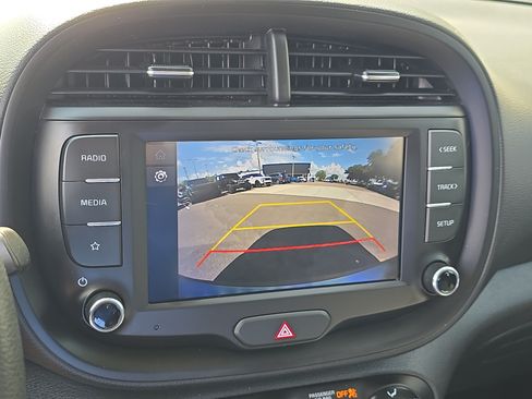Certified 2023 Kia Soul LX w/ LX Technology Package FWD image 23