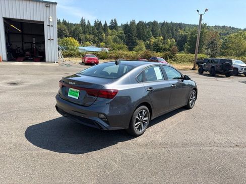 Used 2024 Kia Forte LXS FWD image 7