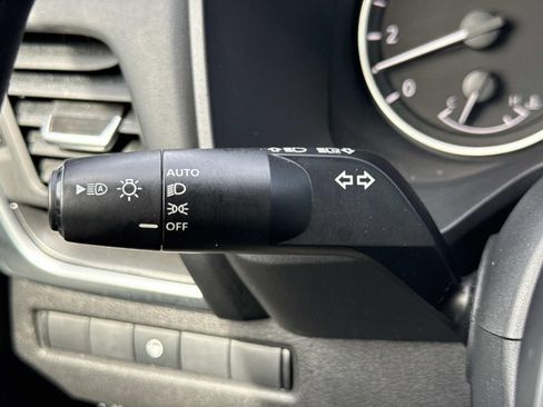 Used 2024 Nissan Rogue SV image 15